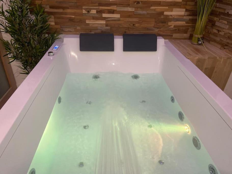Lover Dose Spa วีเยร์ซง ภายนอก รูปภาพ